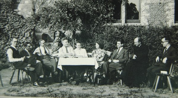 1949 - Marie-Francoise et Gaston Falisse groupe Feuilles familiales.jpg